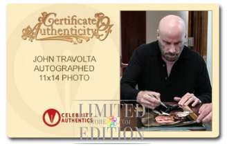 John Travolta signe son portrait dans Pulp Fiction