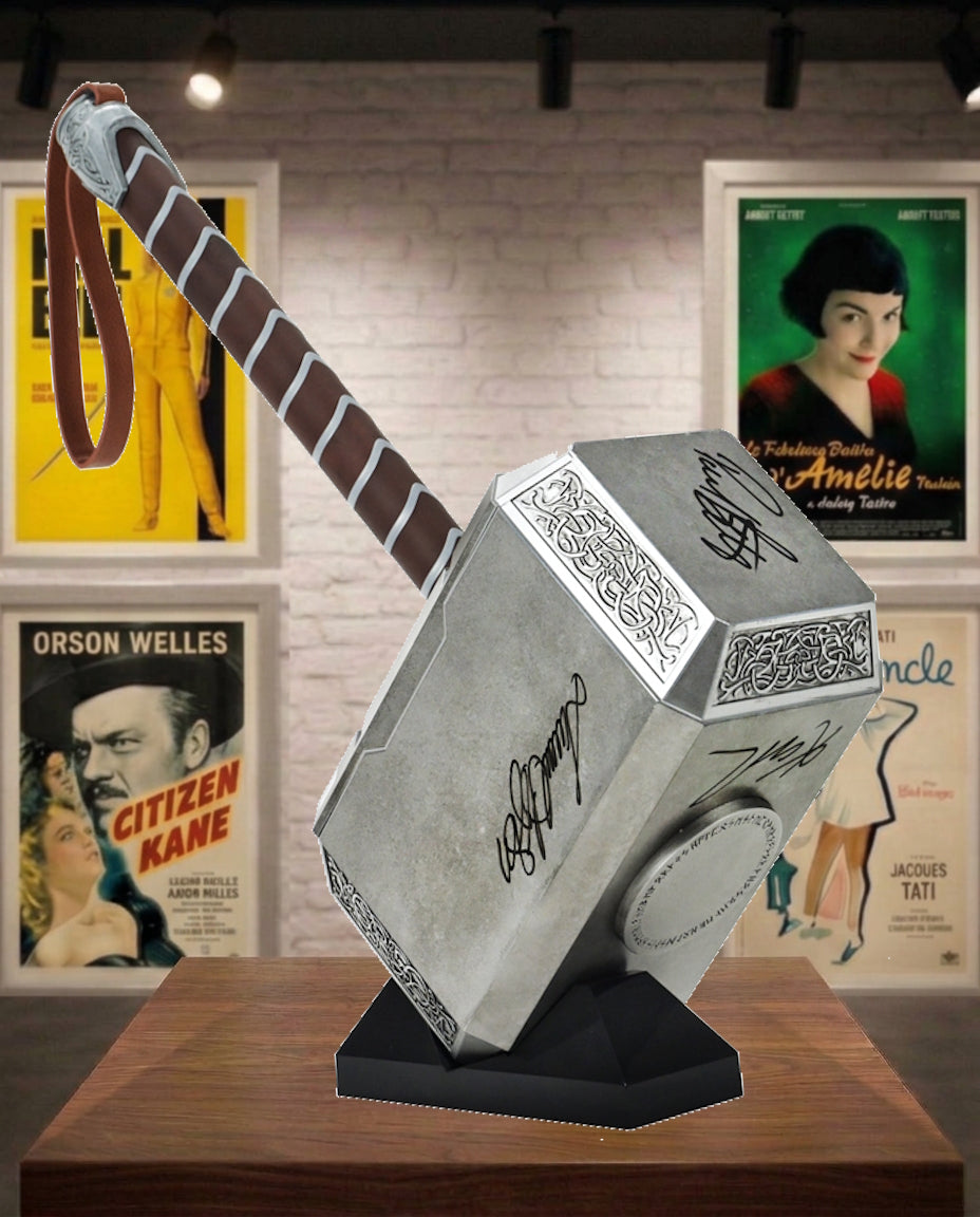 Marteau de Thor Mjolnir signé par 4 Avengers. MARVEL