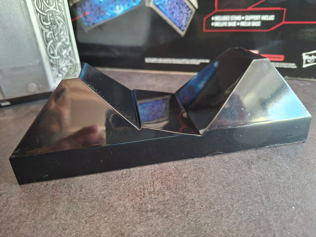 Marteau de Thor Mjolnir signé par 4 Avengers. MARVEL