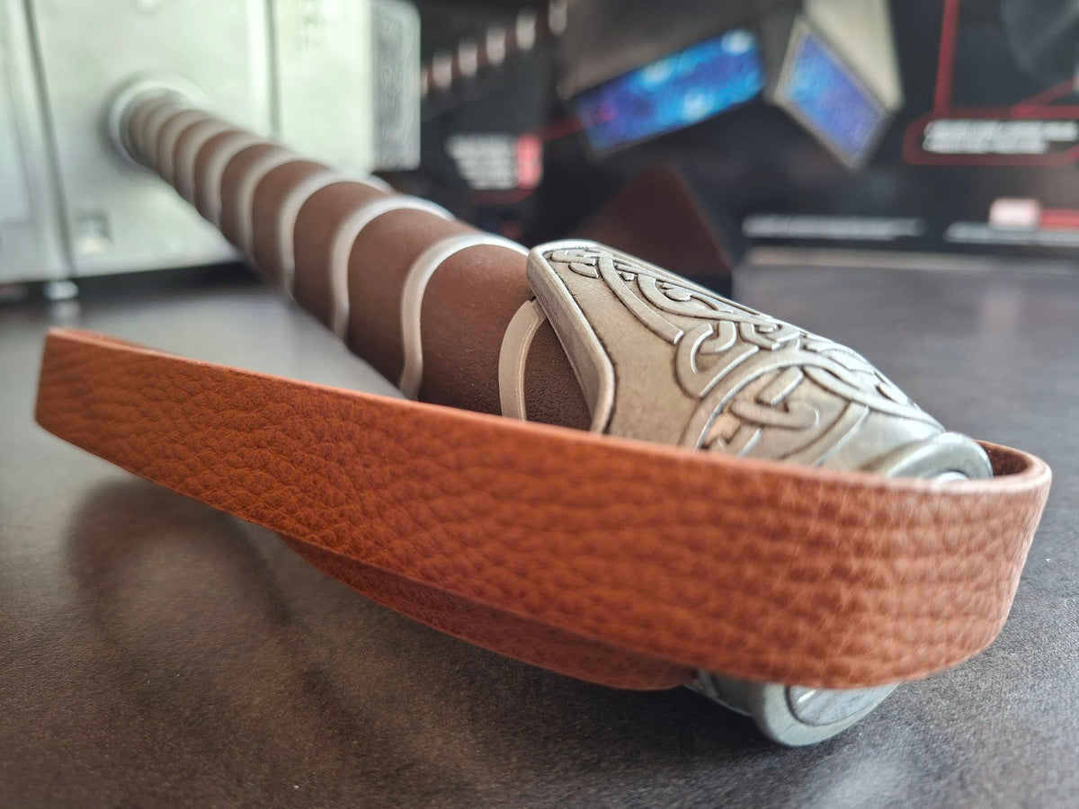 Marteau de Thor Mjolnir signé par 4 Avengers. MARVEL