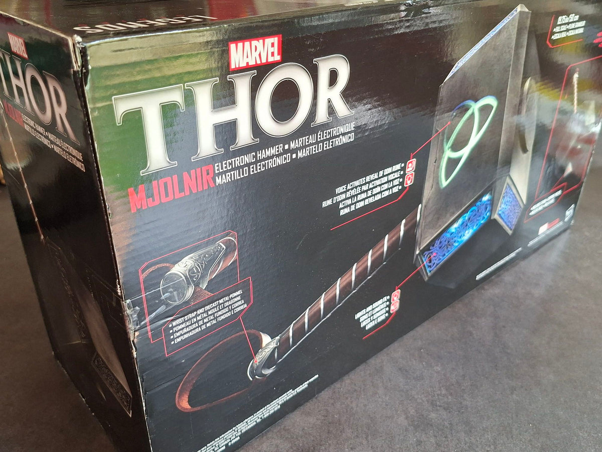 Marteau de Thor Mjolnir signé par 4 Avengers. MARVEL