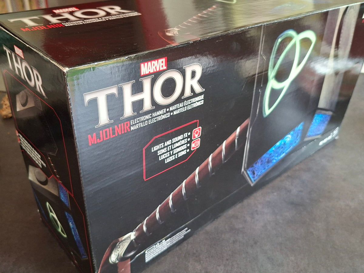 Marteau de Thor Mjolnir signé par 4 Avengers. MARVEL