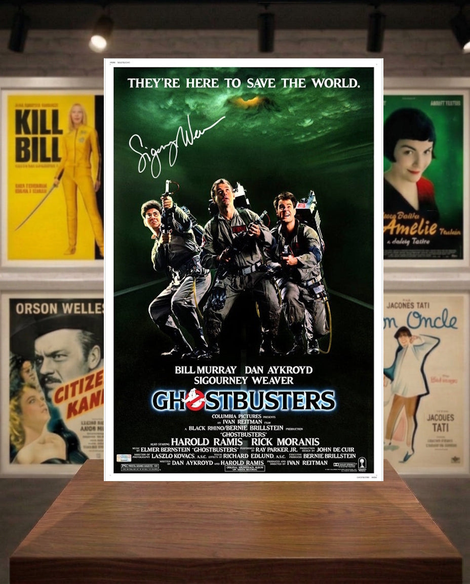 Affiche 41x61 GHOSTBUSTERS -SOS Fantômes- signé Sigourney Weaver