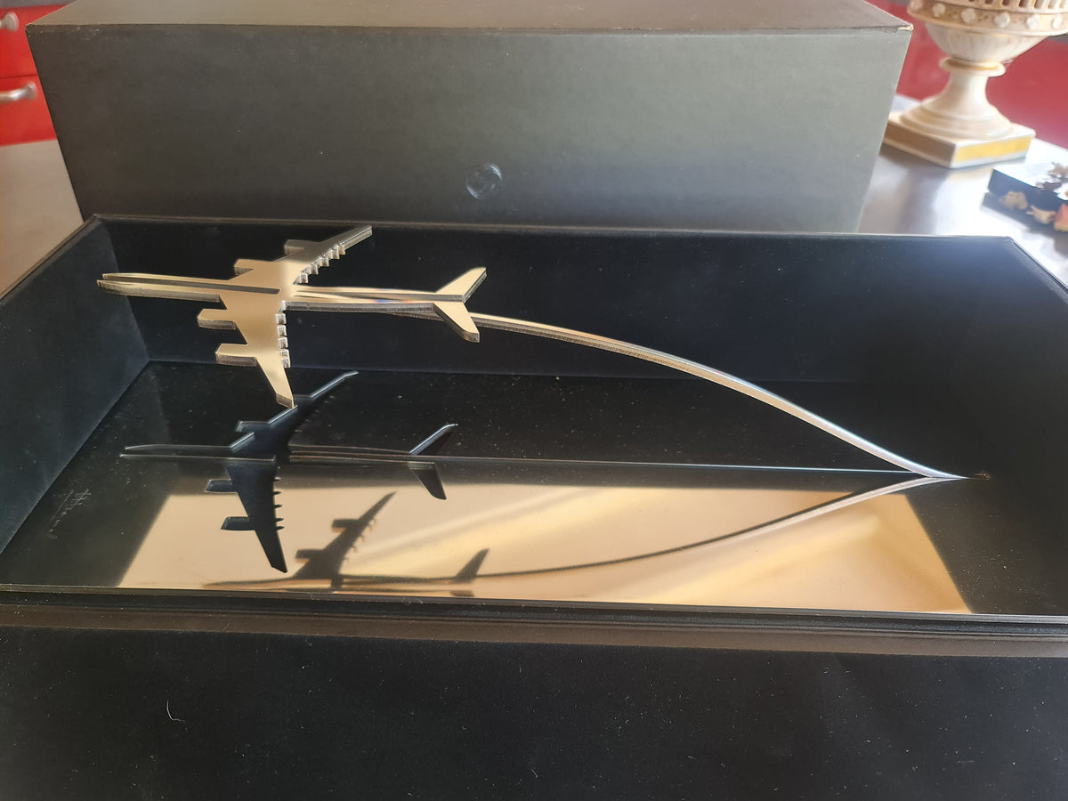 Sculpture Airbus A340 design signée