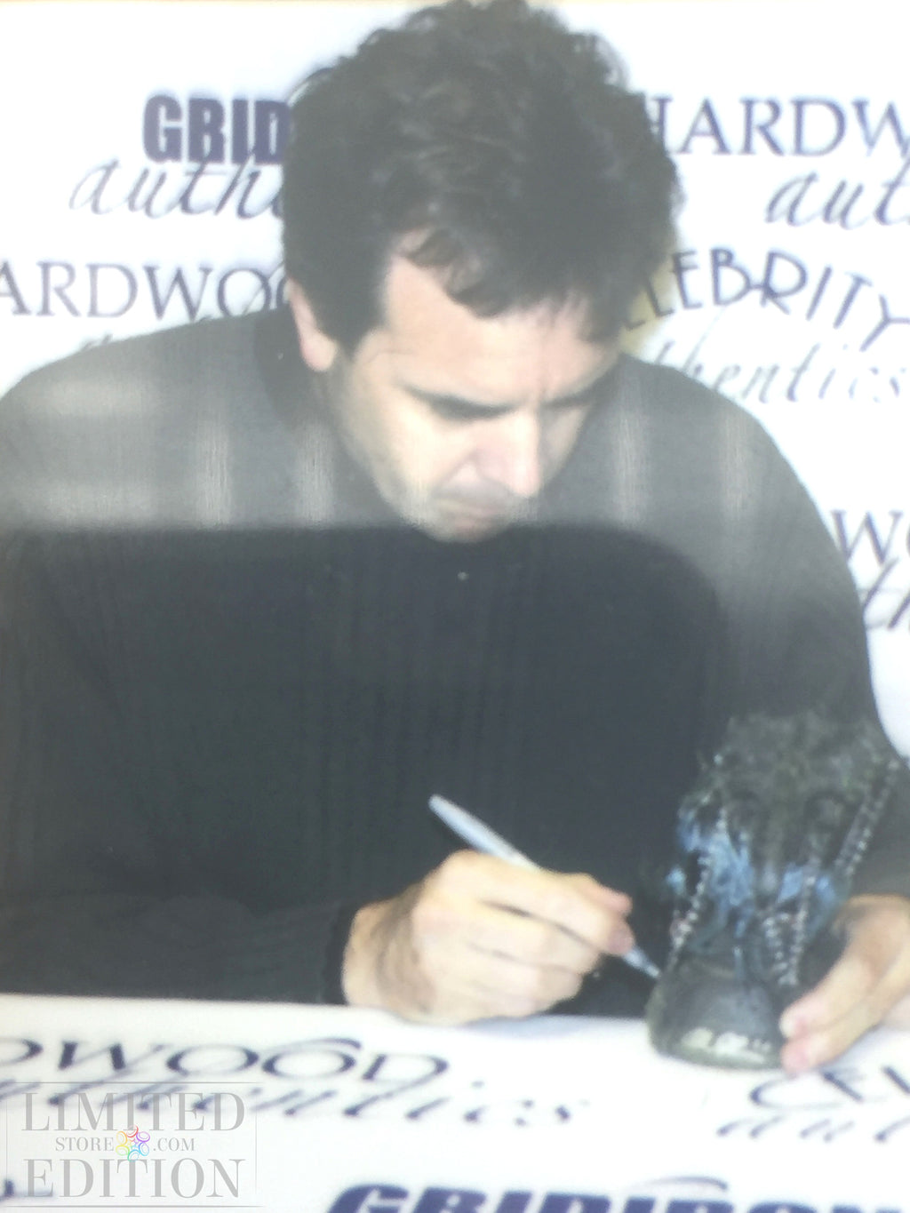 Alien Captive Queen 2 autographes