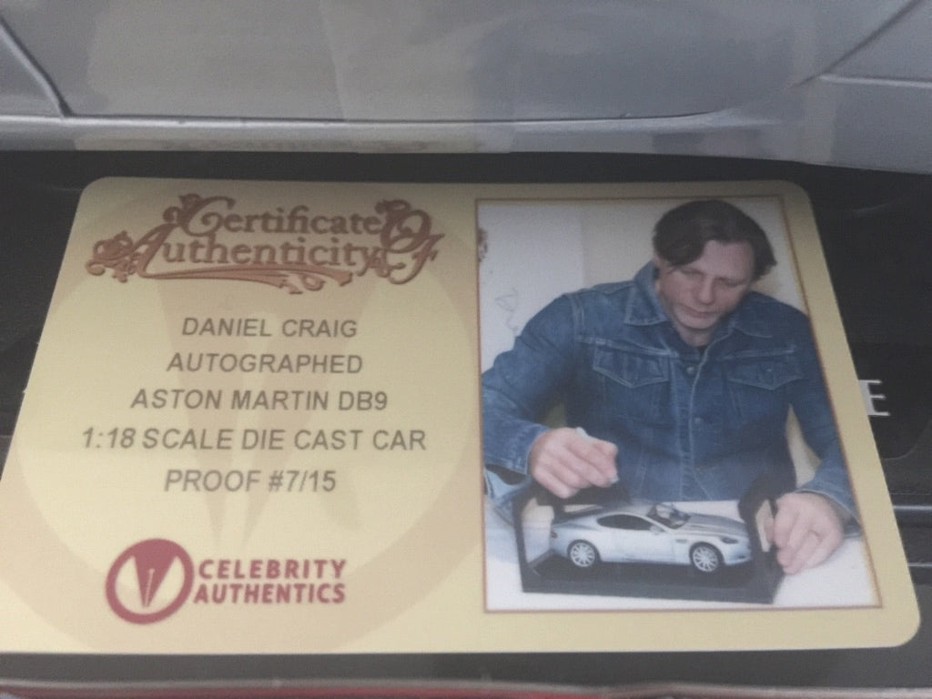 Aston Martin DB9 AUTOGRAPHE Daniel Craig James Bond 007