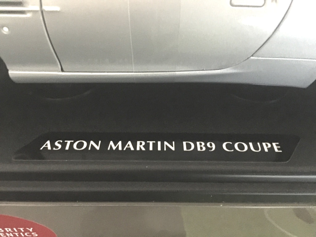 Aston Martin DB9 AUTOGRAPHE Daniel Craig James Bond 007