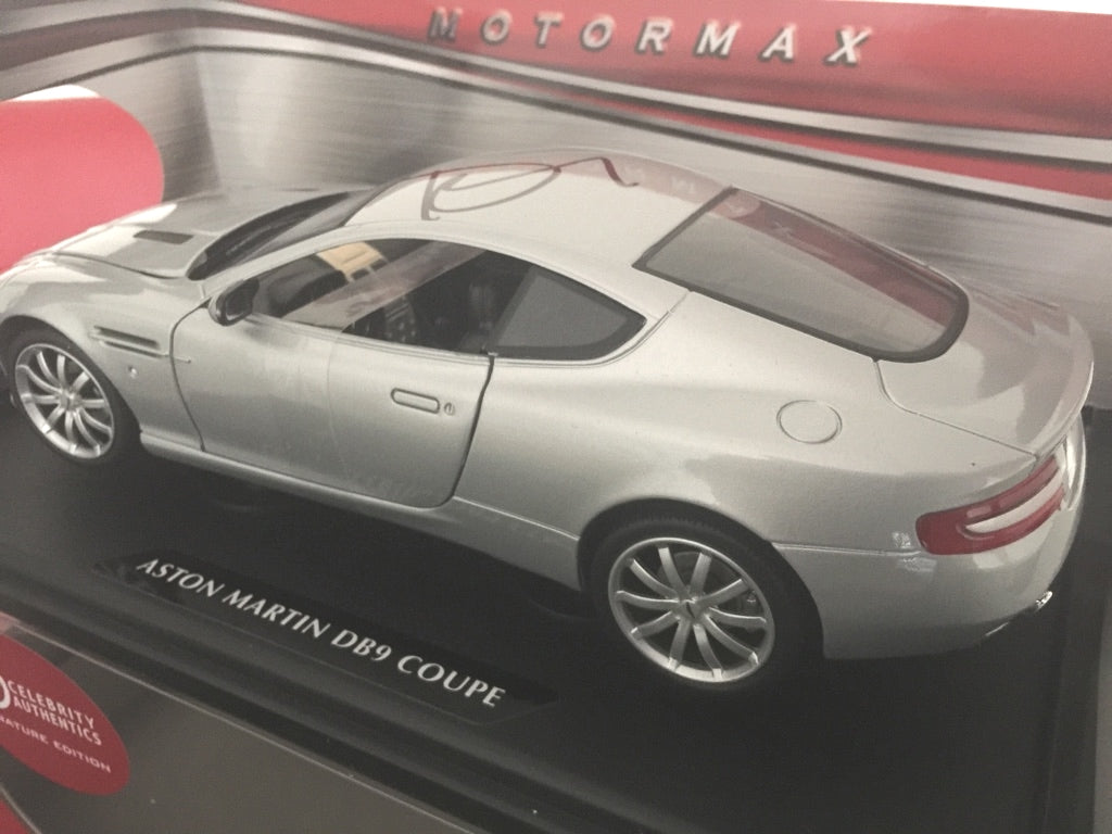 Aston Martin DB9 AUTOGRAPHE Daniel Craig James Bond 007