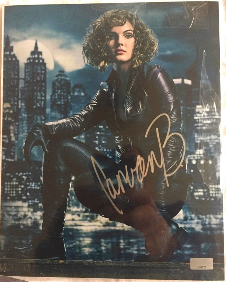 Photo 20x25 GOTHAM Batman signée CAMREN BICONDOVA Selina