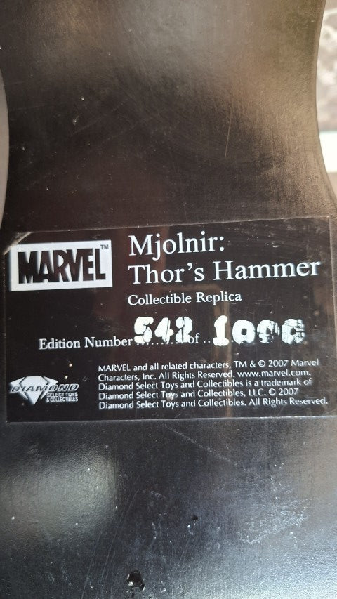 Autographe de Chris Hemsworth + Mjolnir édition limitée - Celebrity Authentics Marvel Avengers