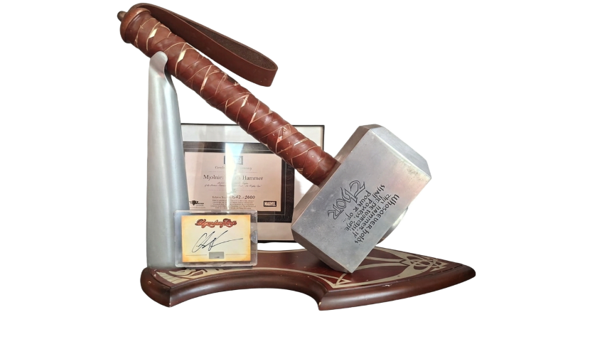 Autographe de Chris Hemsworth + Mjolnir édition limitée - Celebrity Authentics Marvel Avengers