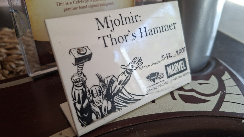 Autographe de Chris Hemsworth + Mjolnir édition limitée - Celebrity Authentics Marvel Avengers