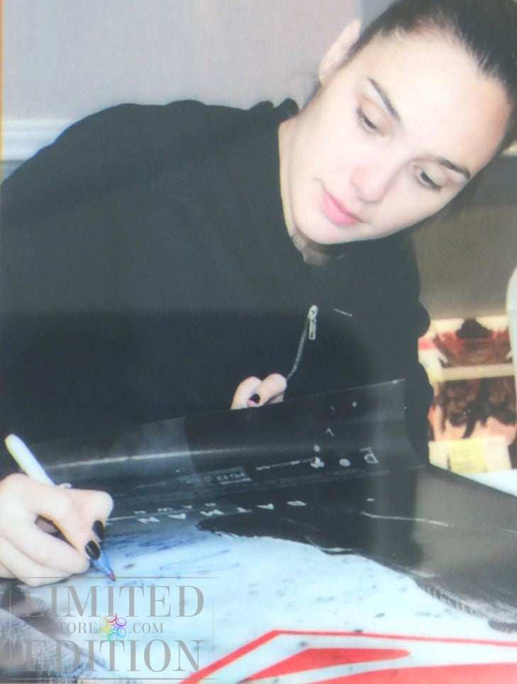 Affiche Batman vs Superman signé par Gal Gadot et Ray Fisher