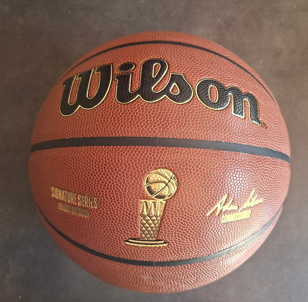 Ballon de basket signé par Shaquille O'Neal