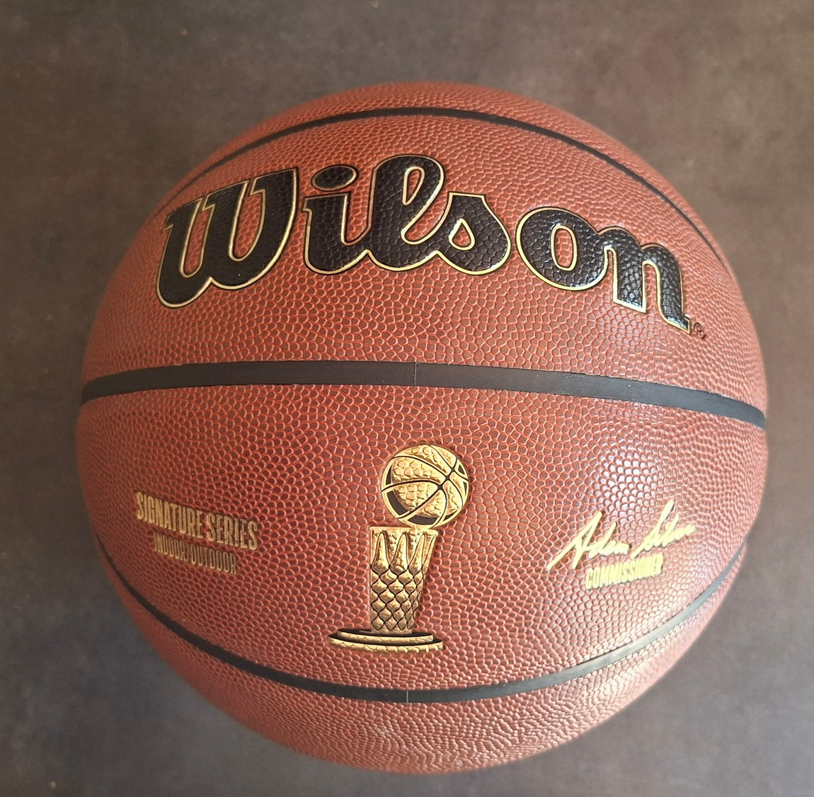 Ballon de basket signé par Shaquille O'Neal