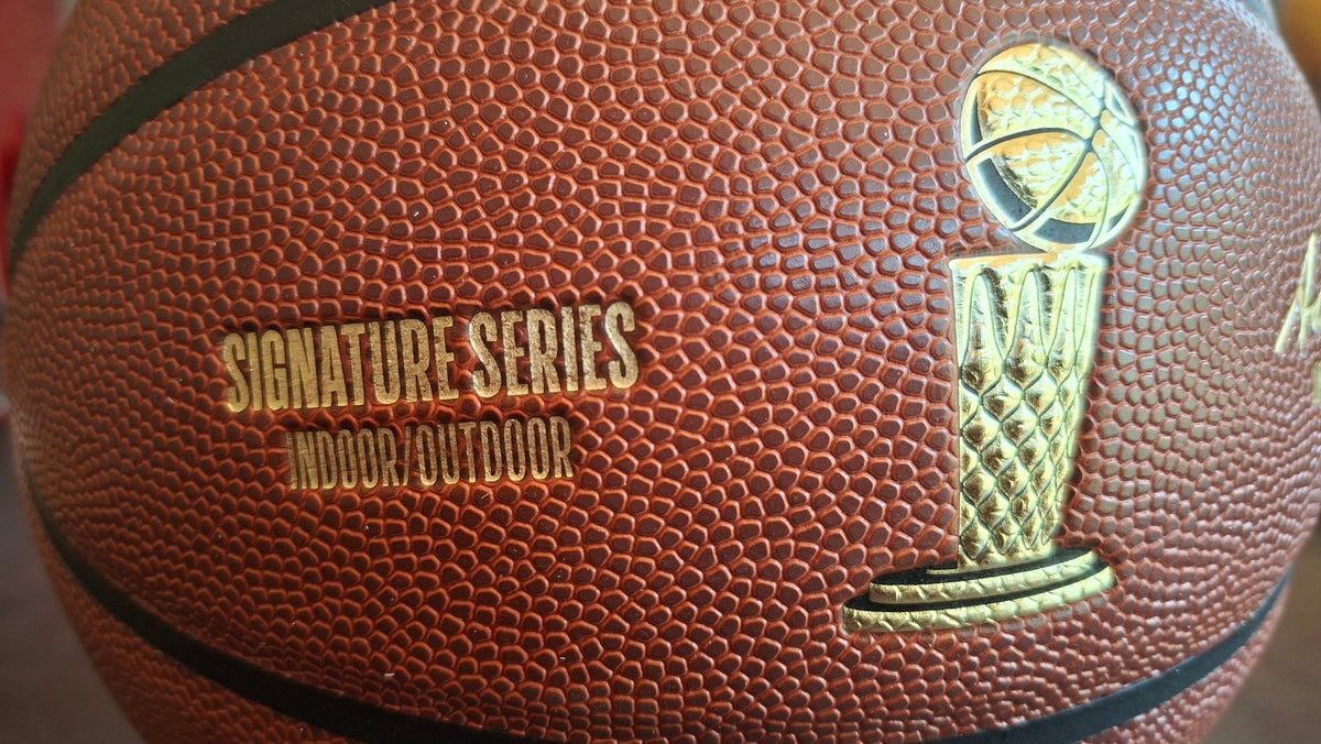 Ballon de basket signé par Shaquille O'Neal