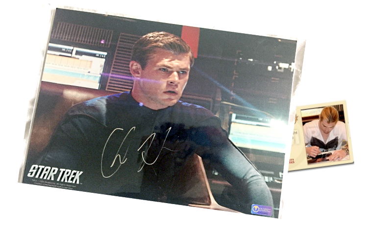Photo 20x25 STAR TREK signé CHRIS HEMSWORTH James Kirk