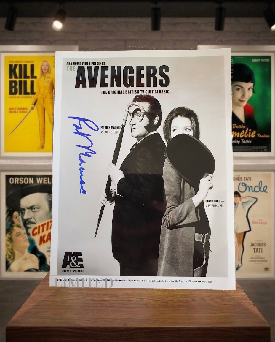 Chapeau melon et bottes de cuir autographe Patrick MacNee John Steed