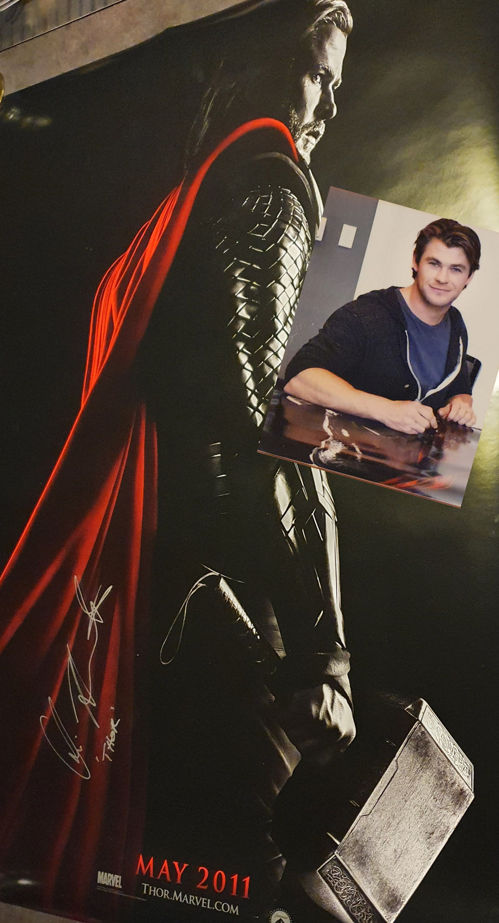 Chris Hemsworth signs Thor movie poster