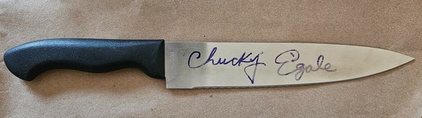 Chucky, couteau signé par l'acteur dans la poupée !
