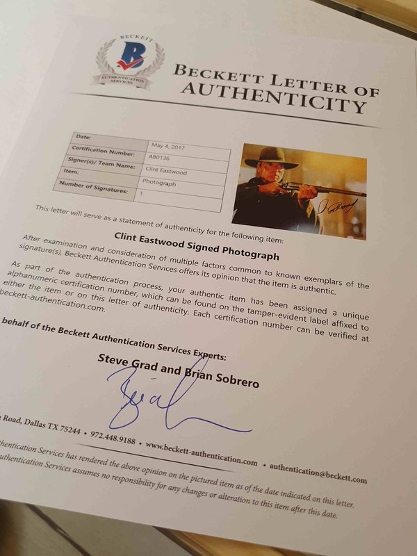 Autographe de Clint Eastwood sur une photo tirée du film Impitoyable.