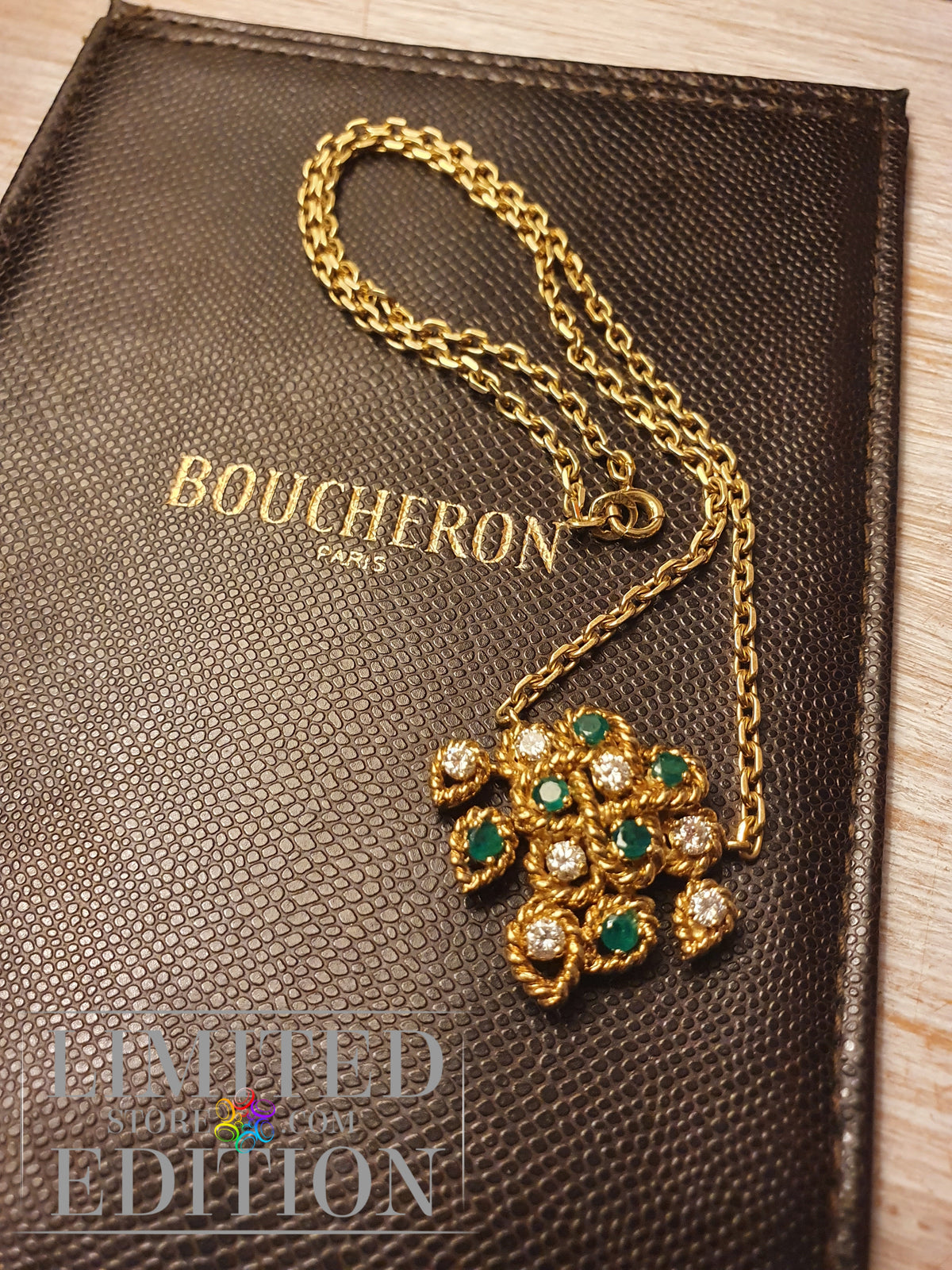 Maison Boucheron Collier Or jaune Emeraudes Diamants