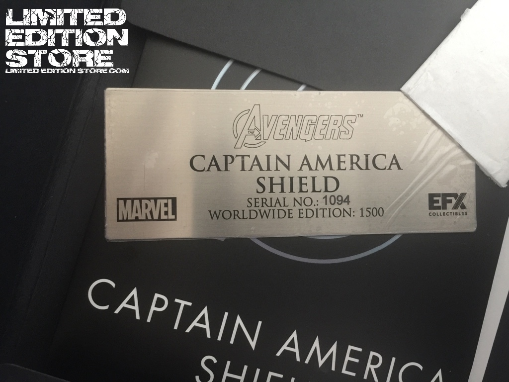 Bouclier Captain America EFX Edition limitée. Signé 4 fois