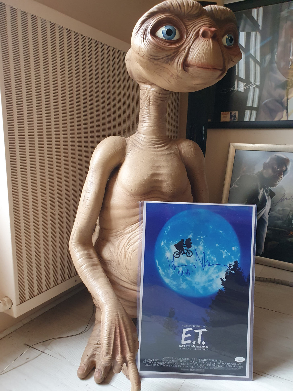 Poster E.T. l'extra-terrestre signé par Henry Thomas (Elliott)