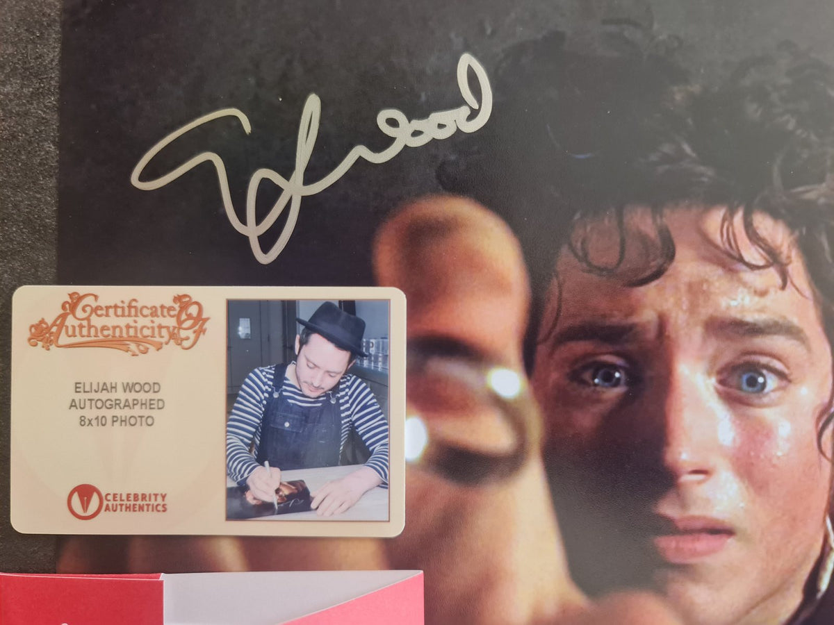Elijah Wood autographe sur photo Le Seigneur des anneaux. Celebrity Authentics certificat