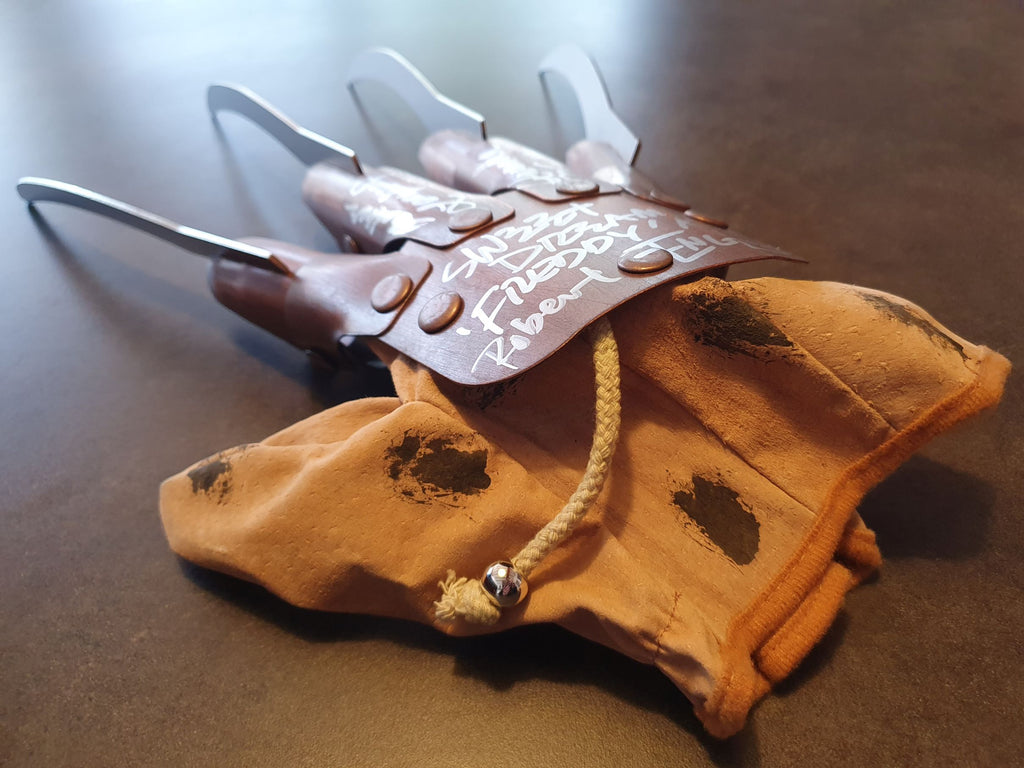 Gant de Freddy Krueger 4 signatures ! Photos des acteurs