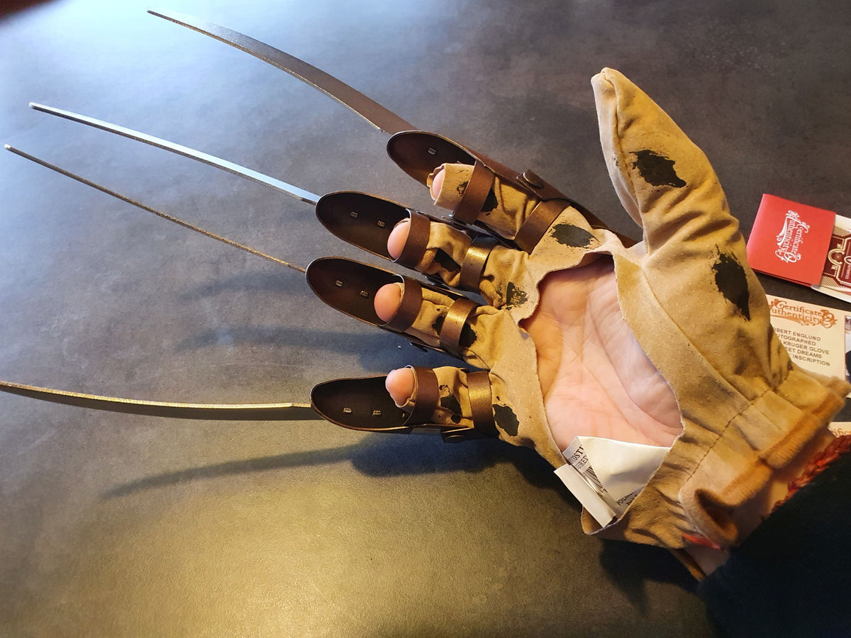 Gant de Freddy Krueger 4 signatures ! Photos des acteurs