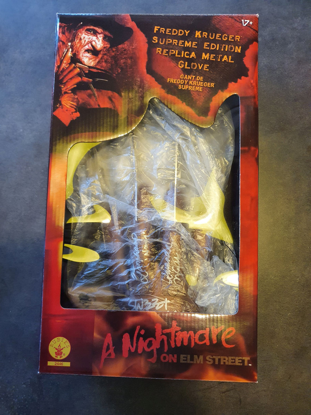 Gant de Freddy Krueger 4 signatures ! Photos des acteurs