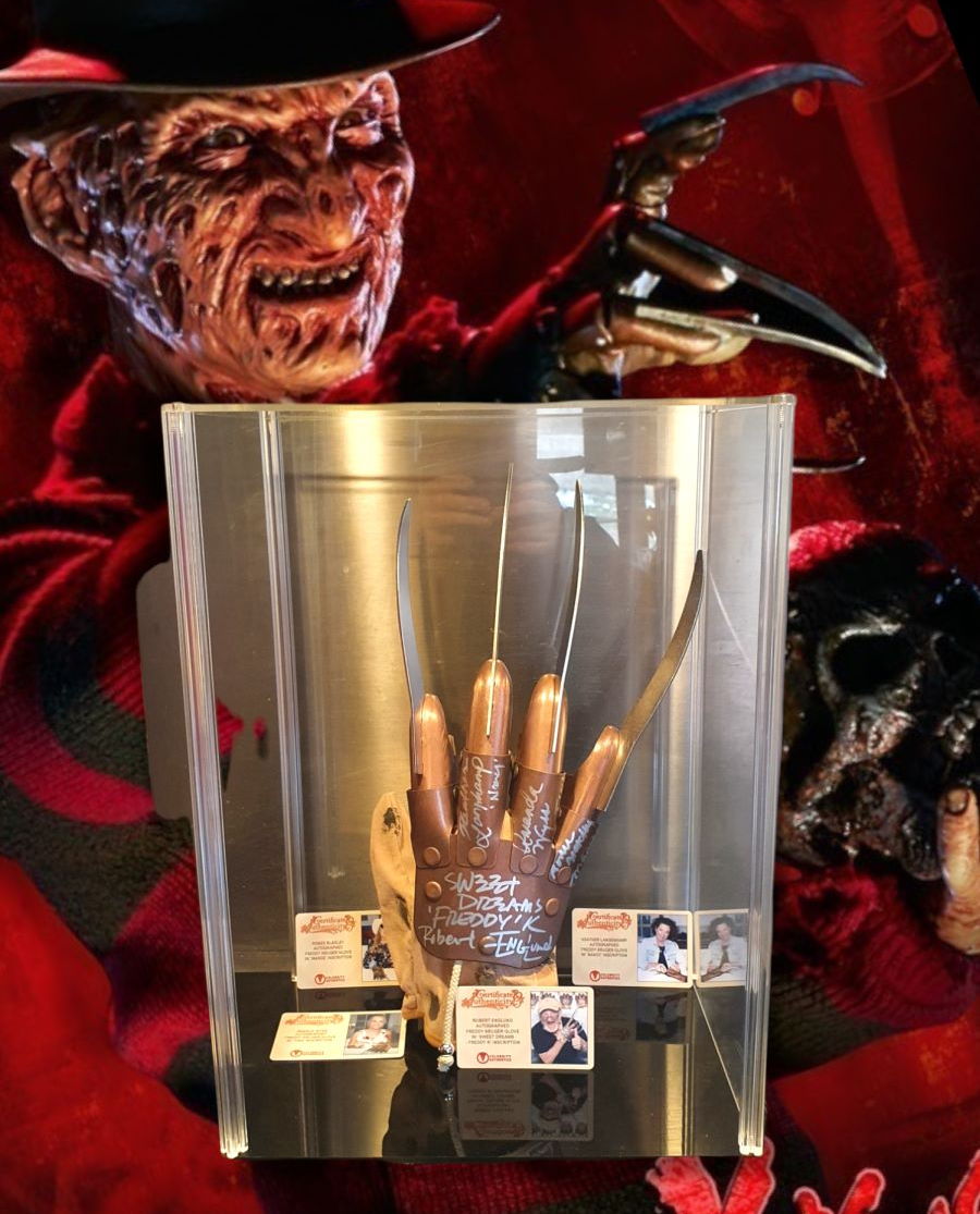 Gant de Freddy Krueger 4 signatures ! Photos des acteurs