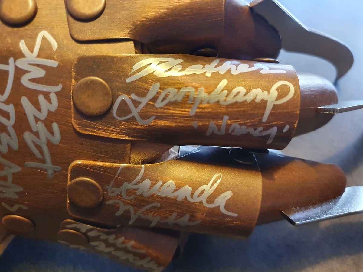 Gant de Freddy Krueger 4 signatures ! Photos des acteurs
