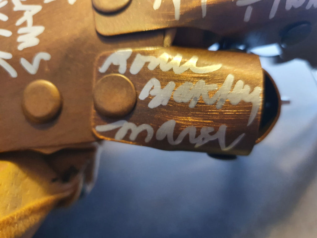 Gant de Freddy Krueger 4 signatures ! Photos des acteurs