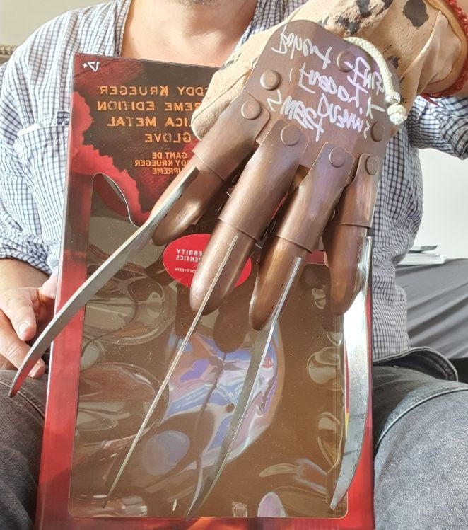 Gant de Freddy Krueger signé par Robert Englund