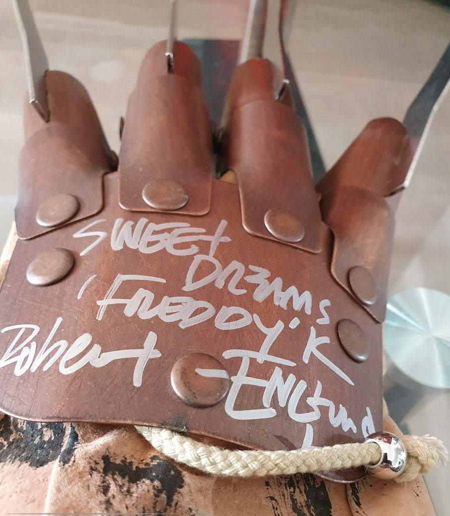 Gant de Freddy Krueger signé par Robert Englund