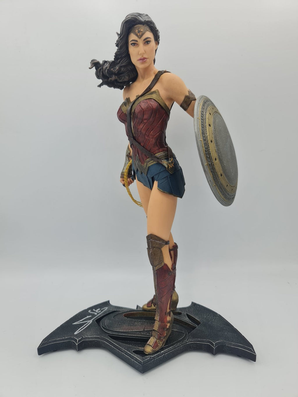 Wonder Woman statuette signée par Gal Gadot DC Collectibles 33cm
