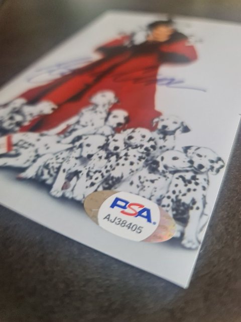 Autographe de Glenn Close sur photo 101 Dalmatiens. Disney
