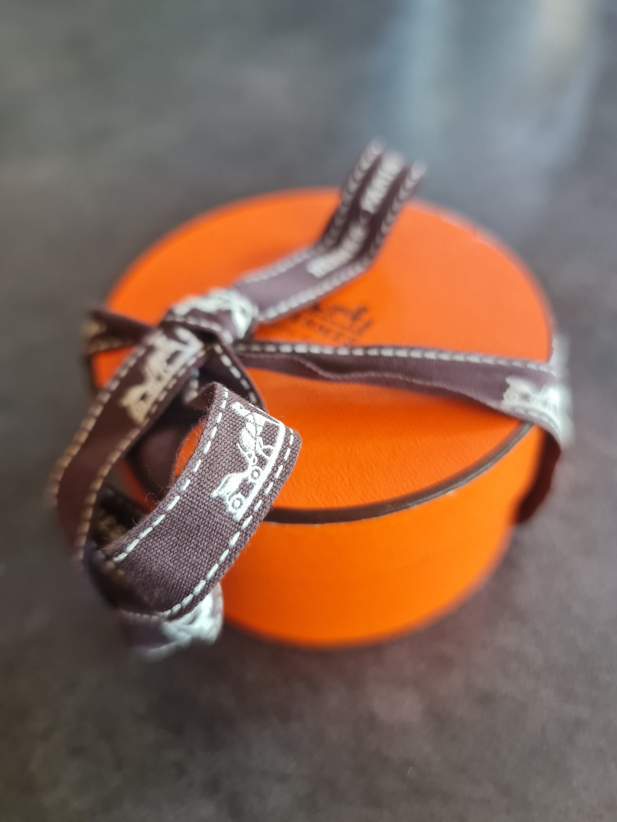Collier et pendentif Hermès orange