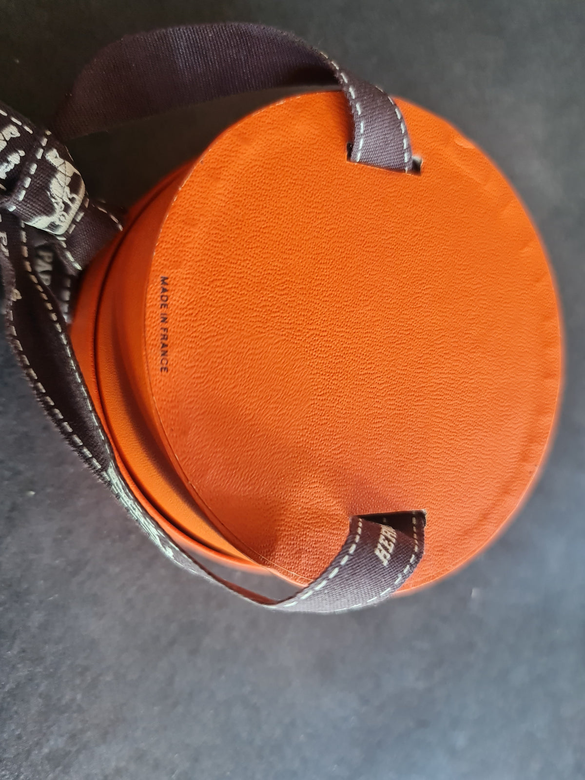 Collier et pendentif Hermès orange