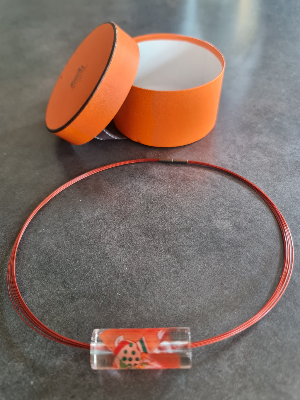 Collier et pendentif Hermès orange