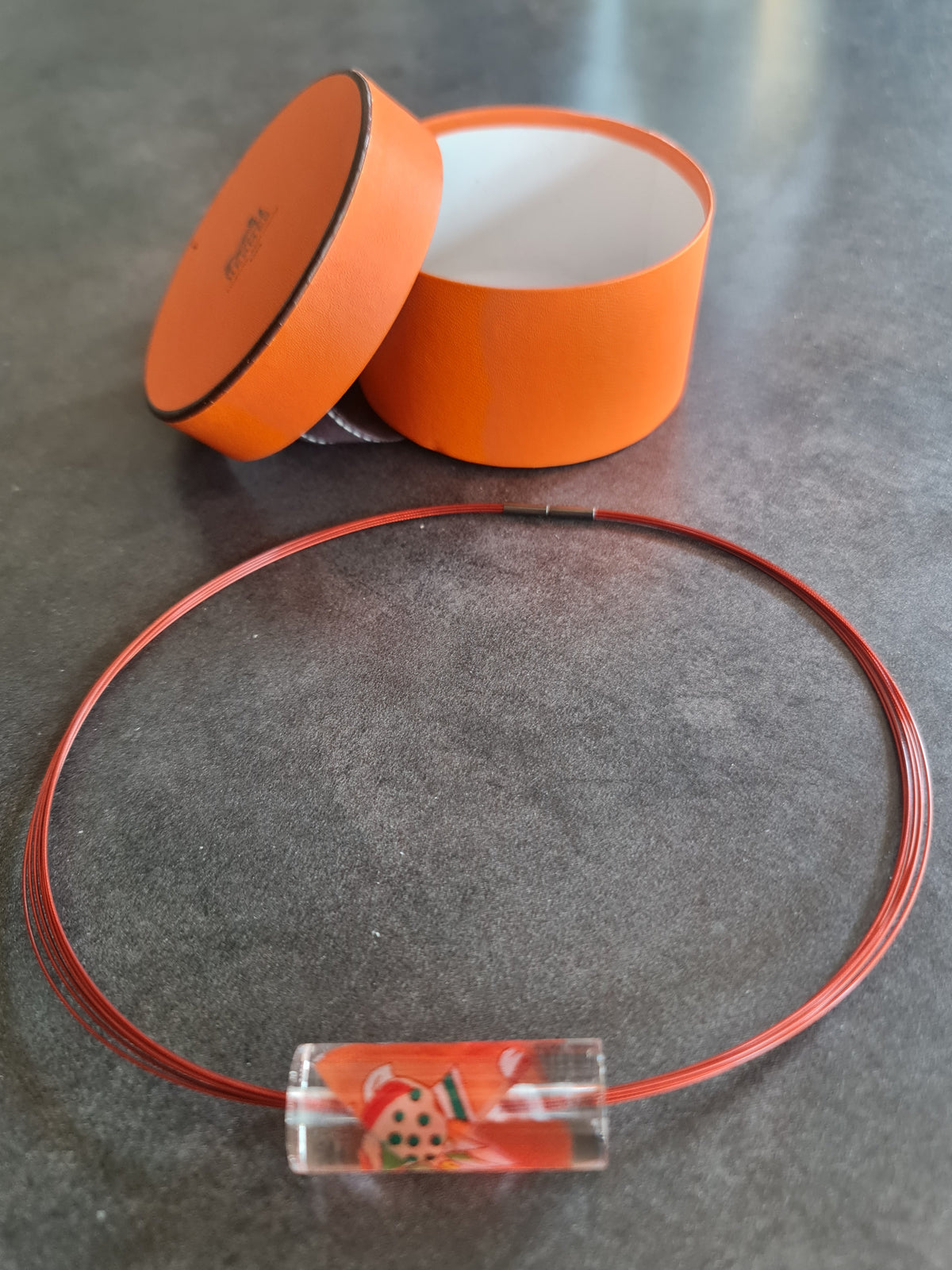 Collier et pendentif Hermès orange