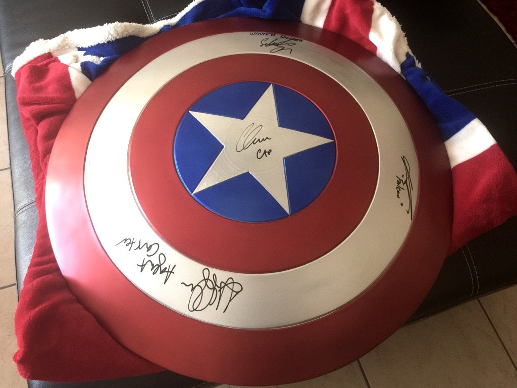 Bouclier Captain America EFX Edition limitée. Signé 4 fois
