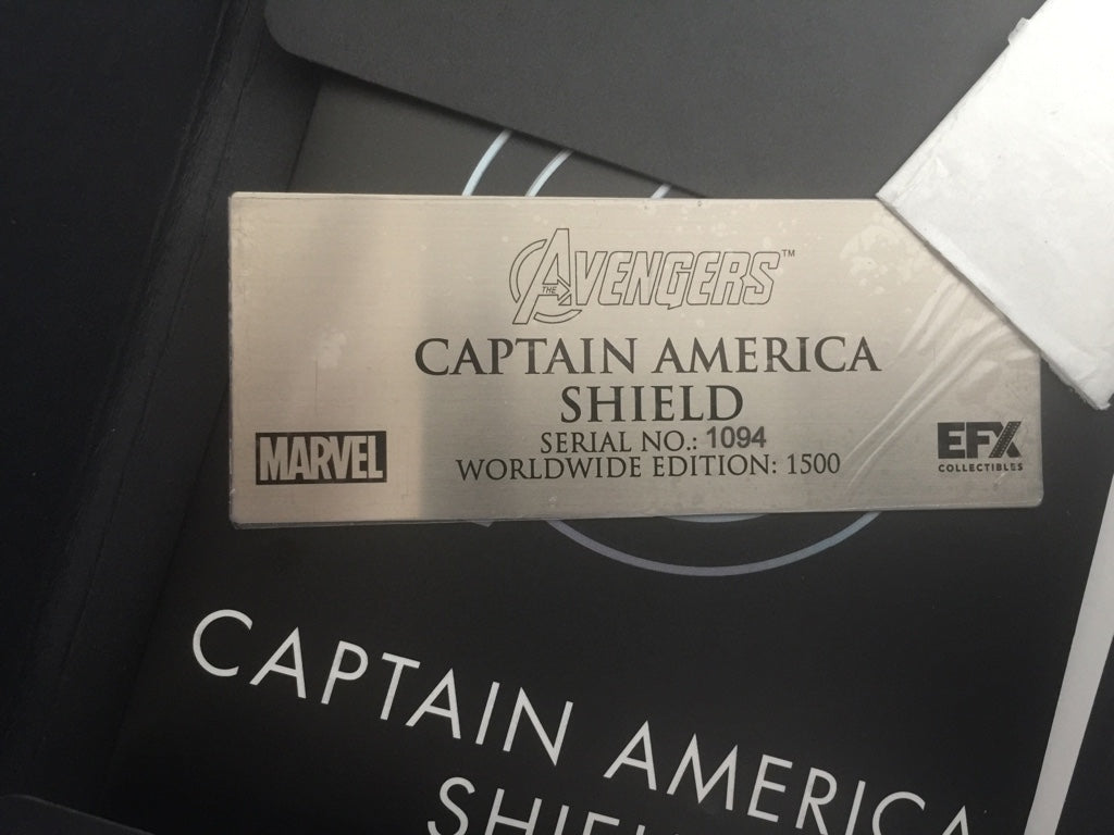 Bouclier Captain America EFX Edition limitée. Signé 4 fois