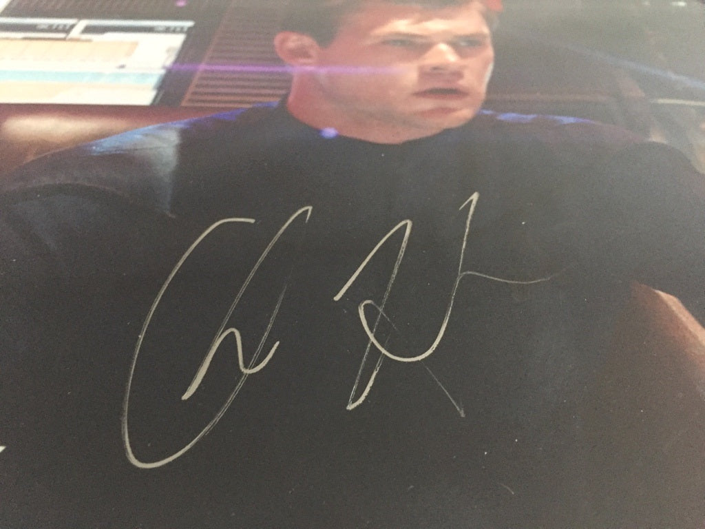Photo 20x25 STAR TREK signé CHRIS HEMSWORTH James Kirk