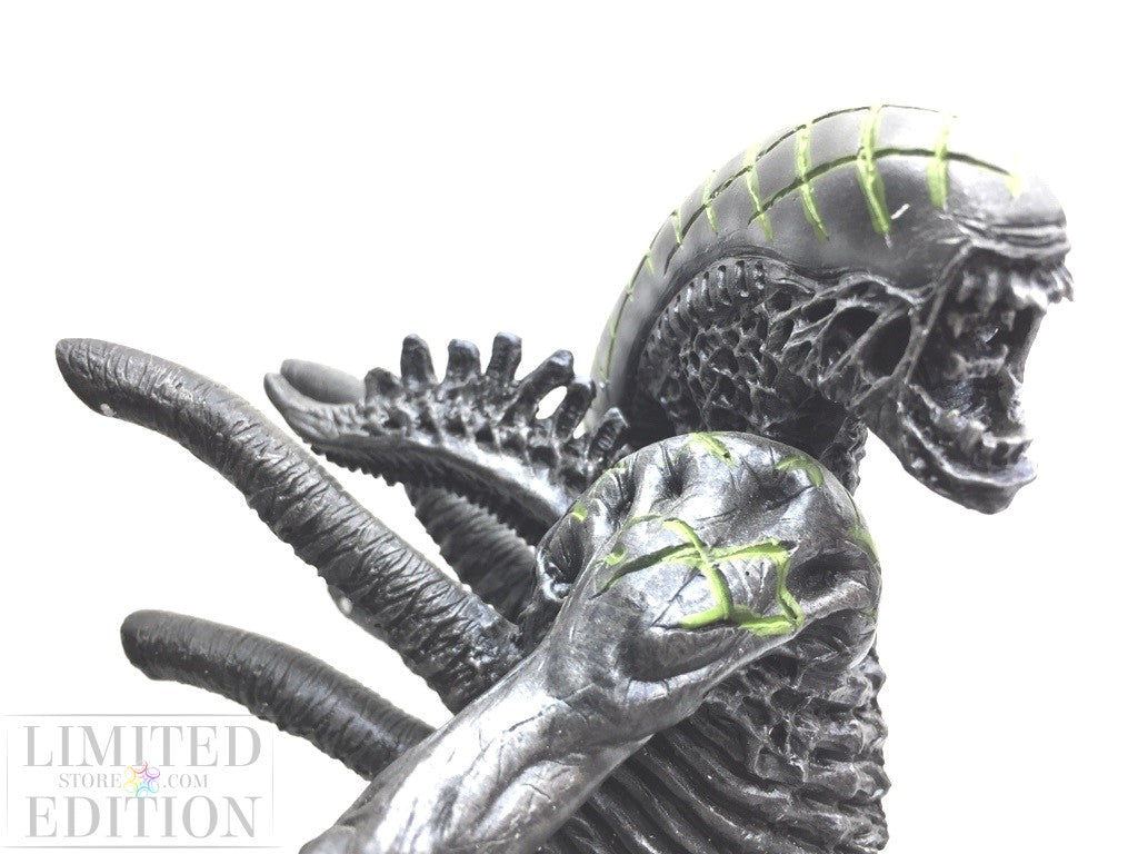 Alien "Grid" statuette 2 autographs