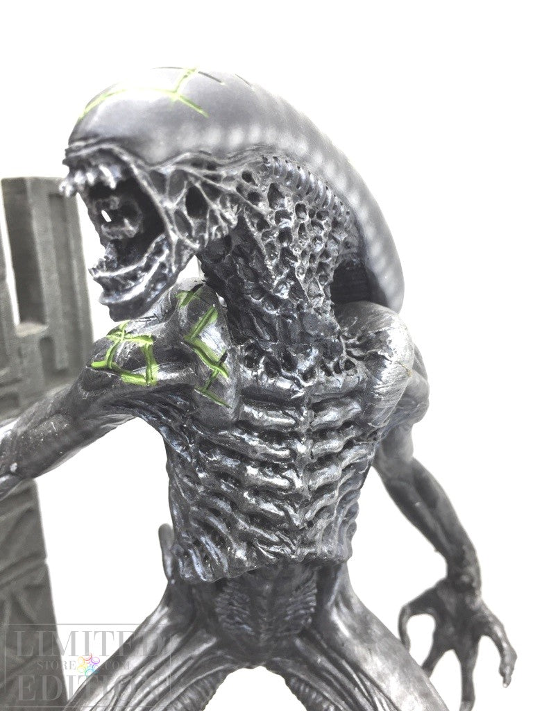 Alien "Grid" statuette 2 autographes
