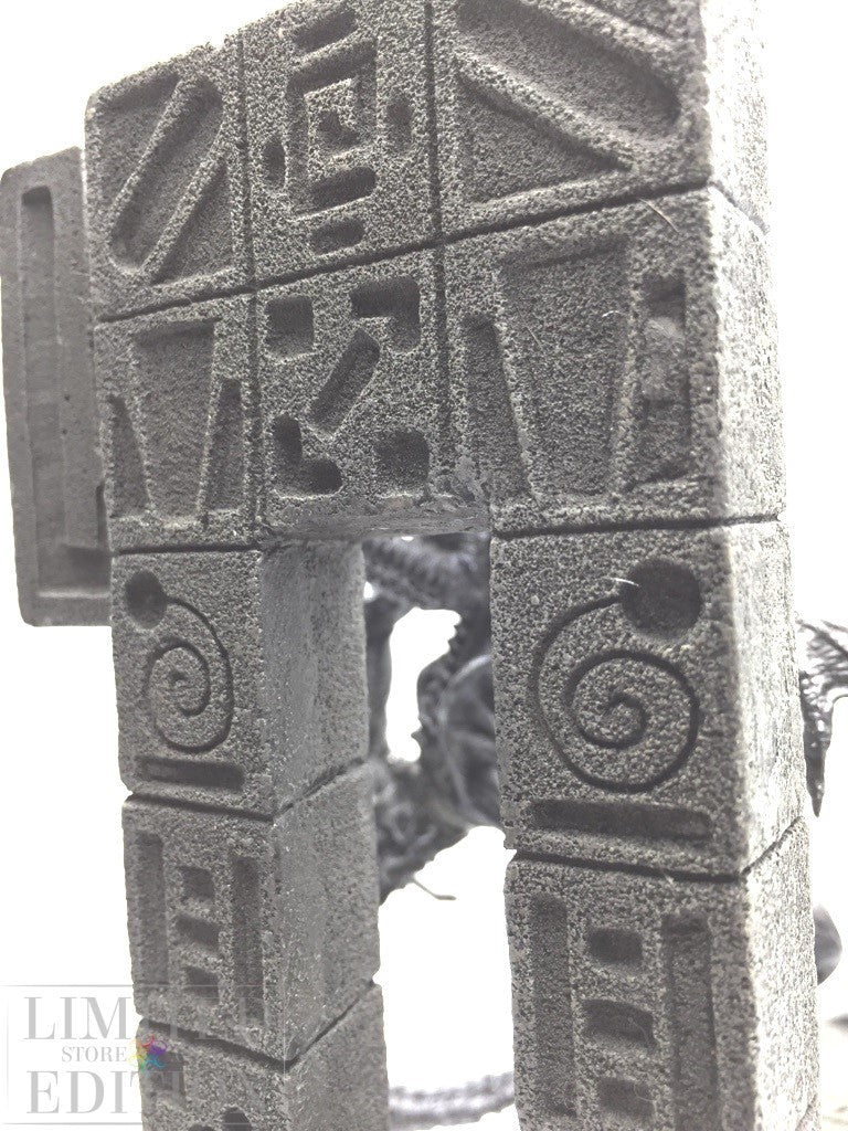 Alien "Grid" statuette 2 autographs