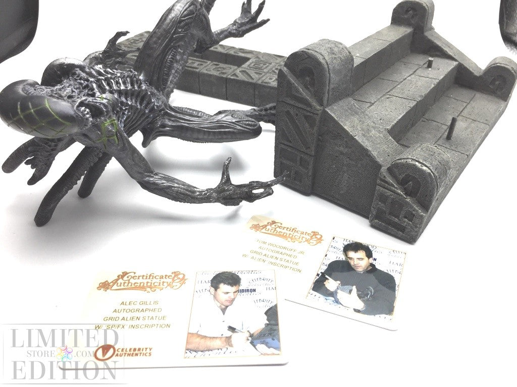Alien "Grid" statuette 2 autographs